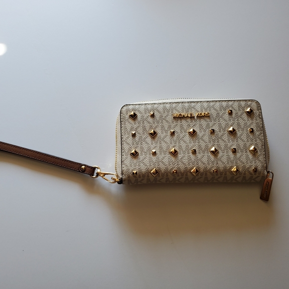 Micheal Kors Wallet - Picture 4 of 5